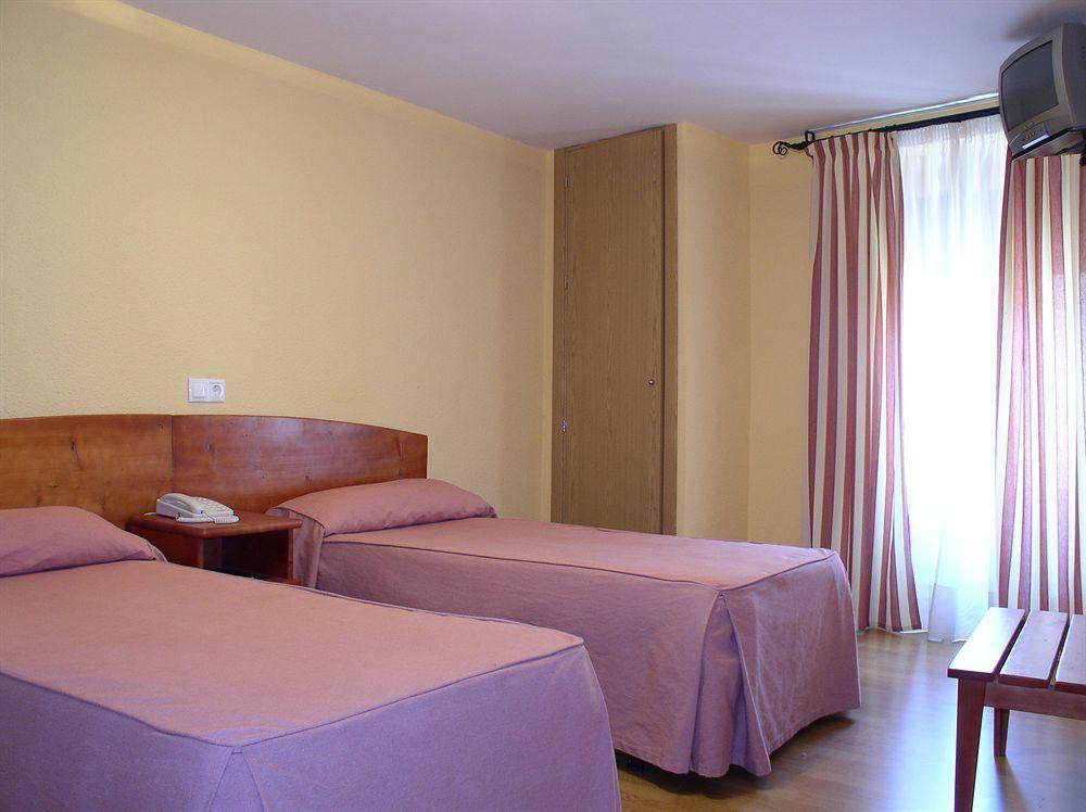 Hostal Restaurante Puerta Del Alcazar Ávila Eksteriør bilde